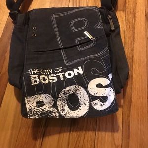 NWOT Boston Bag Robin Ruth